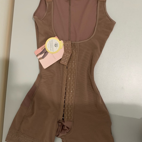 Bodyshaper - Picture 1 of 9